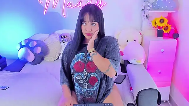 Snapshot of MaddyParisi chatting on March 2025 05:05:02 AM MaddyParisi online show from March 2025 05:05:02 AM