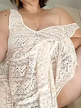 EvaNights online show from October 2025 08:30:02 PM