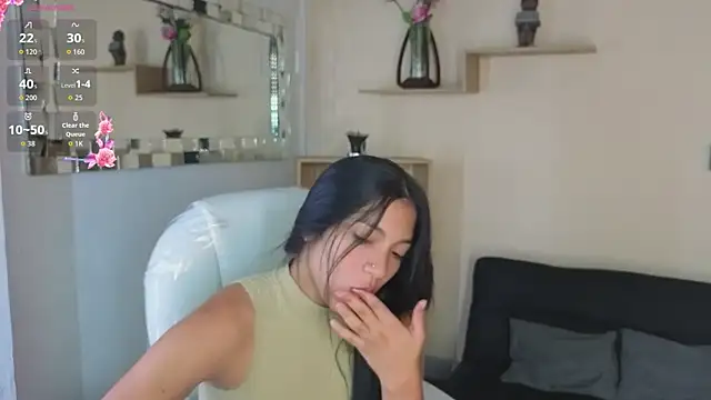 Snapshot of Saray_reyes chatting on November 2025 12:18:02 PM Saray reyes online show from November 2025 12:18:02 PM