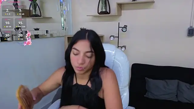 Snapshot of Saray_reyes chatting on November 2025 12:17:01 PM Saray reyes online show from November 2025 12:17:01 PM