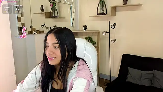 Snapshot of Saray_reyes chatting on November 2025 11:43:02 AM Saray reyes online show from November 2025 11:43:02 AM