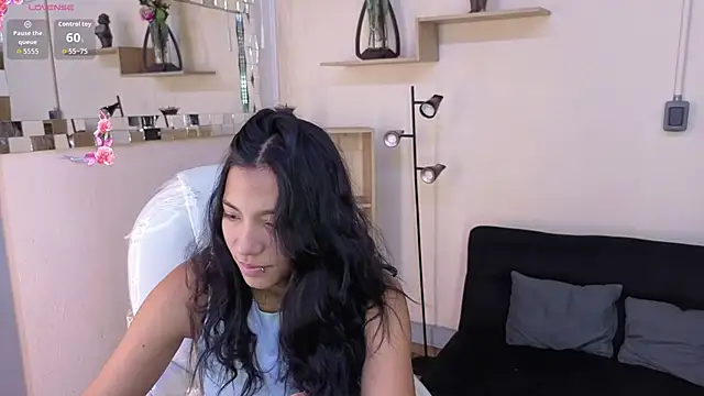 Snapshot of Saray_reyes chatting on November 2025 11:43:02 AM Saray reyes online show from November 2025 11:43:02 AM