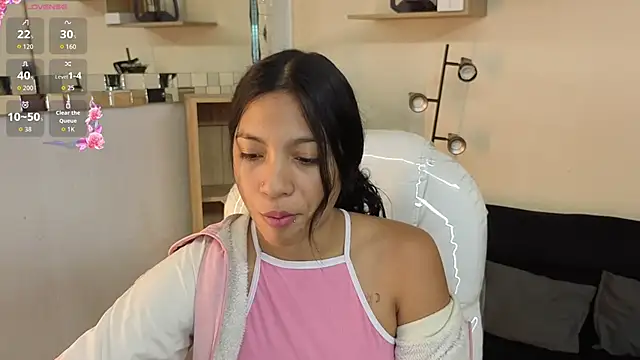 Snapshot of Saray_reyes chatting on November 2025 11:53:01 AM Saray reyes online show from November 2025 11:53:01 AM