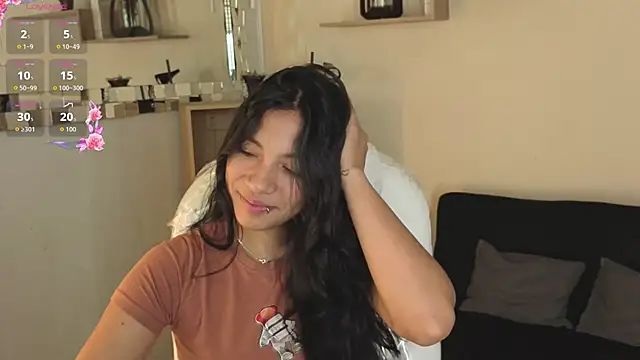 Snapshot of Saray_reyes chatting on December 2025 11:48:01 AM Saray reyes online show from December 2025 11:48:01 AM