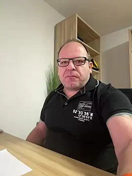 Snapshot of coupleLatinaLovers chatting on December 2024 05:49:01 AM coupleLatinaLovers online show from December 2024 05:49:01 AM