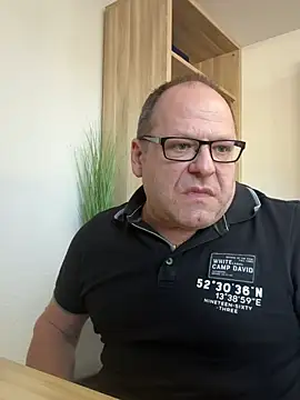 Snapshot of coupleLatinaLovers chatting on December 2024 09:14:01 AM coupleLatinaLovers online show from December 2024 09:14:01 AM