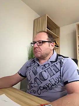 Snapshot of coupleLatinaLovers chatting on December 2024 11:39:01 AM coupleLatinaLovers online show from December 2024 11:39:01 AM