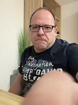 Snapshot of coupleLatinaLovers chatting on December 2024 10:02:01 AM coupleLatinaLovers online show from December 2024 10:02:01 AM