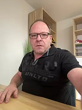 Snapshot of coupleLatinaLovers chatting on December 2024 09:32:02 AM coupleLatinaLovers online show from December 2024 09:32:02 AM