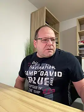 Snapshot of coupleLatinaLovers chatting on December 2024 06:11:02 AM coupleLatinaLovers online show from December 2024 06:11:02 AM