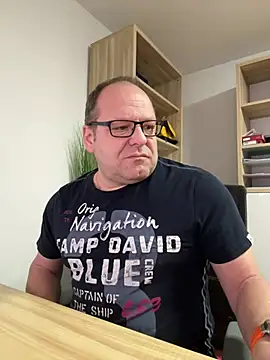 Snapshot of coupleLatinaLovers chatting on December 2024 07:03:01 AM coupleLatinaLovers online show from December 2024 07:03:01 AM