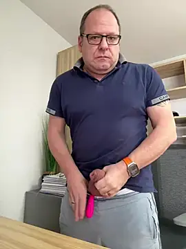 Snapshot of coupleLatinaLovers chatting on December 2024 09:48:02 AM coupleLatinaLovers online show from December 2024 09:48:02 AM