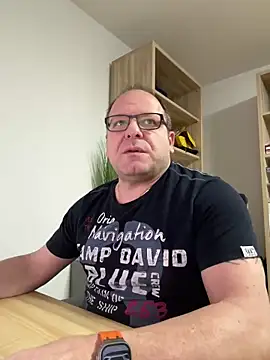 Snapshot of coupleLatinaLovers chatting on January 2025 06:07:02 AM coupleLatinaLovers online show from January 2025 06:07:02 AM