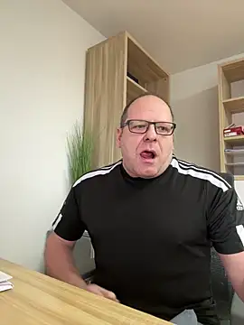 Snapshot of coupleLatinaLovers chatting on January 2025 10:41:02 AM coupleLatinaLovers online show from January 2025 10:41:02 AM