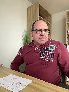 Snapshot of coupleLatinaLovers chatting on January 2025 09:34:01 AM coupleLatinaLovers online show from January 2025 09:34:01 AM