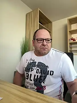 Snapshot of coupleLatinaLovers chatting on January 2025 09:56:01 AM coupleLatinaLovers online show from January 2025 09:56:01 AM