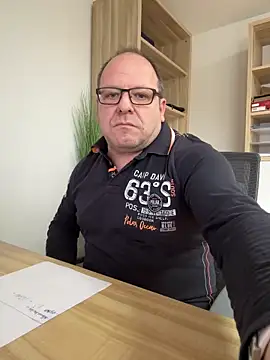 Snapshot of coupleLatinaLovers chatting on January 2025 11:06:01 AM coupleLatinaLovers online show from January 2025 11:06:01 AM