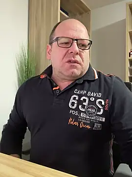 Snapshot of coupleLatinaLovers chatting on January 2025 05:59:02 AM coupleLatinaLovers online show from January 2025 05:59:02 AM