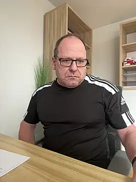 Snapshot of coupleLatinaLovers chatting on January 2025 11:01:02 AM coupleLatinaLovers online show from January 2025 11:01:02 AM