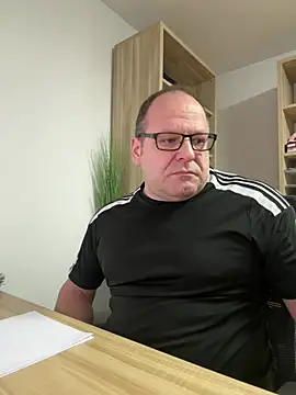 Snapshot of coupleLatinaLovers chatting on January 2025 06:28:02 AM coupleLatinaLovers online show from January 2025 06:28:02 AM