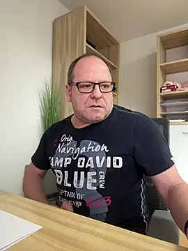 Snapshot of coupleLatinaLovers chatting on January 2025 08:54:02 AM coupleLatinaLovers online show from January 2025 08:54:02 AM