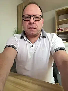 Snapshot of coupleLatinaLovers chatting on February 2025 11:20:01 AM coupleLatinaLovers online show from February 2025 11:20:01 AM