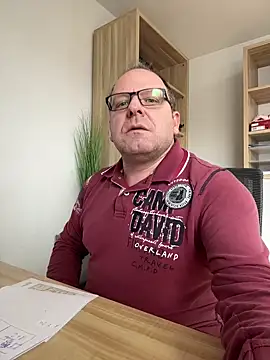 Snapshot of coupleLatinaLovers chatting on February 2025 11:49:02 AM coupleLatinaLovers online show from February 2025 11:49:02 AM