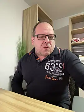 Snapshot of coupleLatinaLovers chatting on February 2025 05:52:01 AM coupleLatinaLovers online show from February 2025 05:52:01 AM