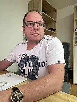 Snapshot of coupleLatinaLovers chatting on February 2025 11:54:01 AM coupleLatinaLovers online show from February 2025 11:54:01 AM