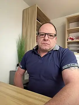 Snapshot of coupleLatinaLovers chatting on February 2025 11:01:02 AM coupleLatinaLovers online show from February 2025 11:01:02 AM