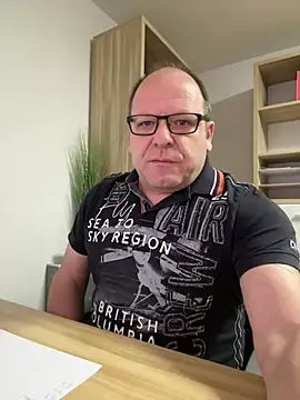 Snapshot of coupleLatinaLovers chatting on February 2025 06:06:01 AM coupleLatinaLovers online show from February 2025 06:06:01 AM