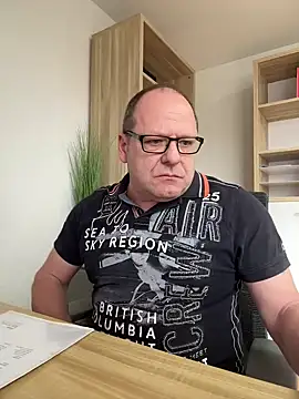 Snapshot of coupleLatinaLovers chatting on February 2025 10:48:02 AM coupleLatinaLovers online show from February 2025 10:48:02 AM