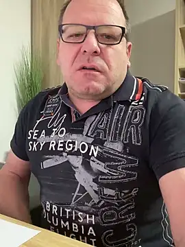 Snapshot of coupleLatinaLovers chatting on February 2025 05:46:02 AM coupleLatinaLovers online show from February 2025 05:46:02 AM