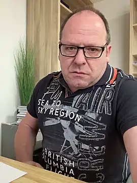 Snapshot of coupleLatinaLovers chatting on February 2025 08:51:02 AM coupleLatinaLovers online show from February 2025 08:51:02 AM