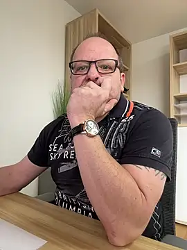 Snapshot of coupleLatinaLovers chatting on February 2025 11:55:01 AM coupleLatinaLovers online show from February 2025 11:55:01 AM