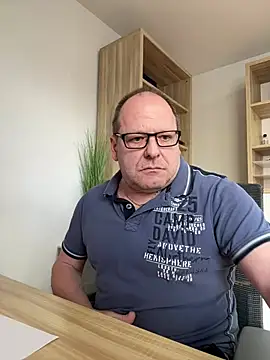 Snapshot of coupleLatinaLovers chatting on March 2025 11:08:01 AM coupleLatinaLovers online show from March 2025 11:08:01 AM