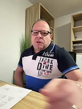 Snapshot of coupleLatinaLovers chatting on March 2025 05:34:01 AM coupleLatinaLovers online show from March 2025 05:34:01 AM