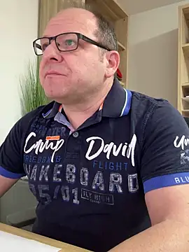 Snapshot of coupleLatinaLovers chatting on March 2025 06:03:02 AM coupleLatinaLovers online show from March 2025 06:03:02 AM