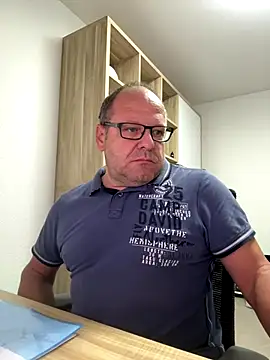 Snapshot of coupleLatinaLovers chatting on September 2025 04:45:02 AM coupleLatinaLovers online show from September 2025 04:45:02 AM