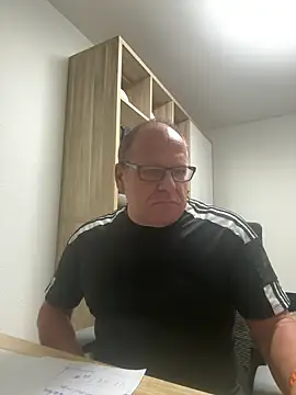 Snapshot of coupleLatinaLovers chatting on September 2025 04:47:01 AM coupleLatinaLovers online show from September 2025 04:47:01 AM