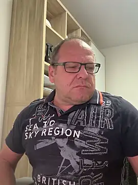 Snapshot of coupleLatinaLovers chatting on September 2025 04:47:02 AM coupleLatinaLovers online show from September 2025 04:47:02 AM