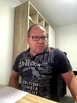 Snapshot of coupleLatinaLovers chatting on September 2025 04:59:02 AM coupleLatinaLovers online show from September 2025 04:59:02 AM