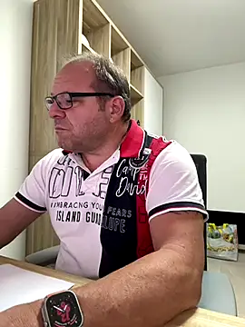 Snapshot of coupleLatinaLovers chatting on September 2025 05:22:01 AM coupleLatinaLovers online show from September 2025 05:22:01 AM