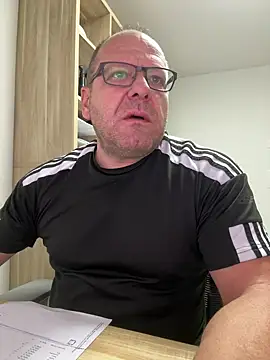 Snapshot of coupleLatinaLovers chatting on October 2025 04:51:02 AM coupleLatinaLovers online show from October 2025 04:51:02 AM