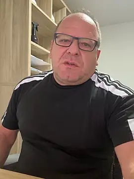 Snapshot of coupleLatinaLovers chatting on October 2025 05:05:01 AM coupleLatinaLovers online show from October 2025 05:05:01 AM