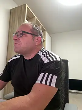 Snapshot of coupleLatinaLovers chatting on October 2025 04:32:02 AM coupleLatinaLovers online show from October 2025 04:32:02 AM