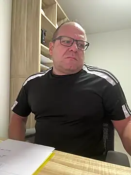 Snapshot of coupleLatinaLovers chatting on October 2025 04:54:01 AM coupleLatinaLovers online show from October 2025 04:54:01 AM