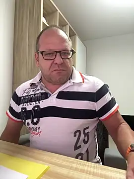 Snapshot of coupleLatinaLovers chatting on October 2025 05:17:02 AM coupleLatinaLovers online show from October 2025 05:17:02 AM