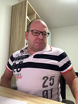 Snapshot of coupleLatinaLovers chatting on October 2025 04:56:02 AM coupleLatinaLovers online show from October 2025 04:56:02 AM