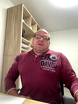 Snapshot of coupleLatinaLovers chatting on October 2025 04:46:02 AM coupleLatinaLovers online show from October 2025 04:46:02 AM